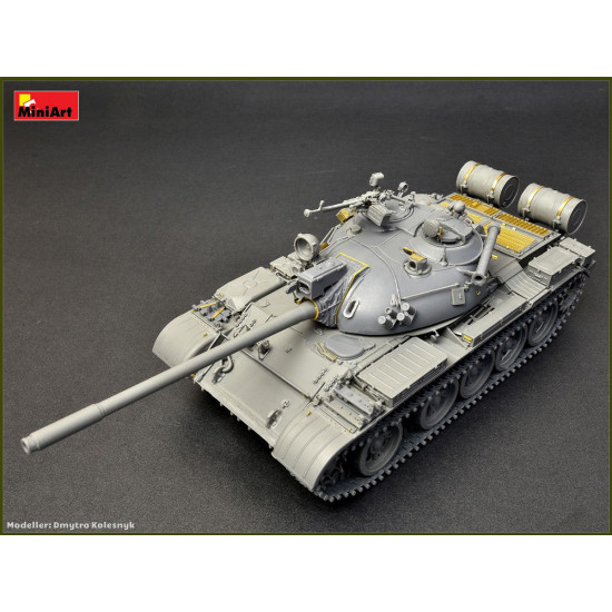 Miniart 37024 - T-55A MOD.1981 SOVIET MEDIUM TANK 1/35 scale model